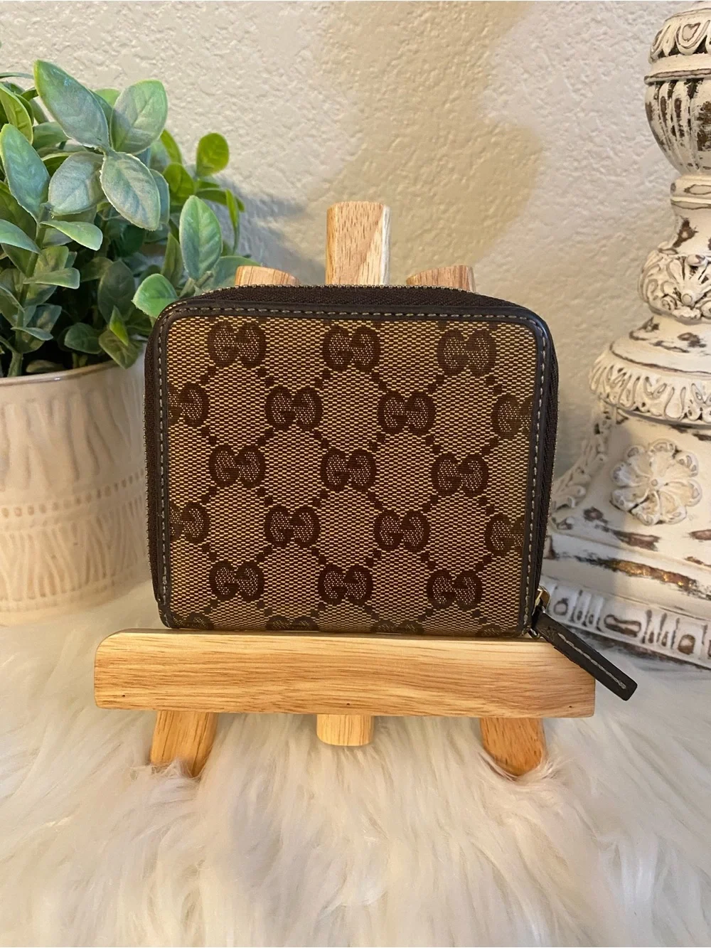 Gucci Brown/Beige Crystal Canvas GG Monogram Zip-Around Wallet - Picture 3 of 16